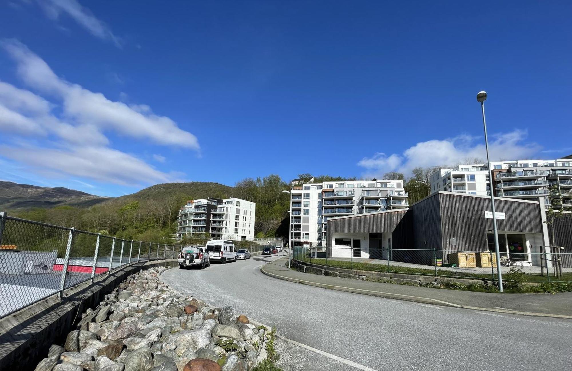 3 Sleeping For 82m2 Which Direct Traffic To Airport And Center Appartement *