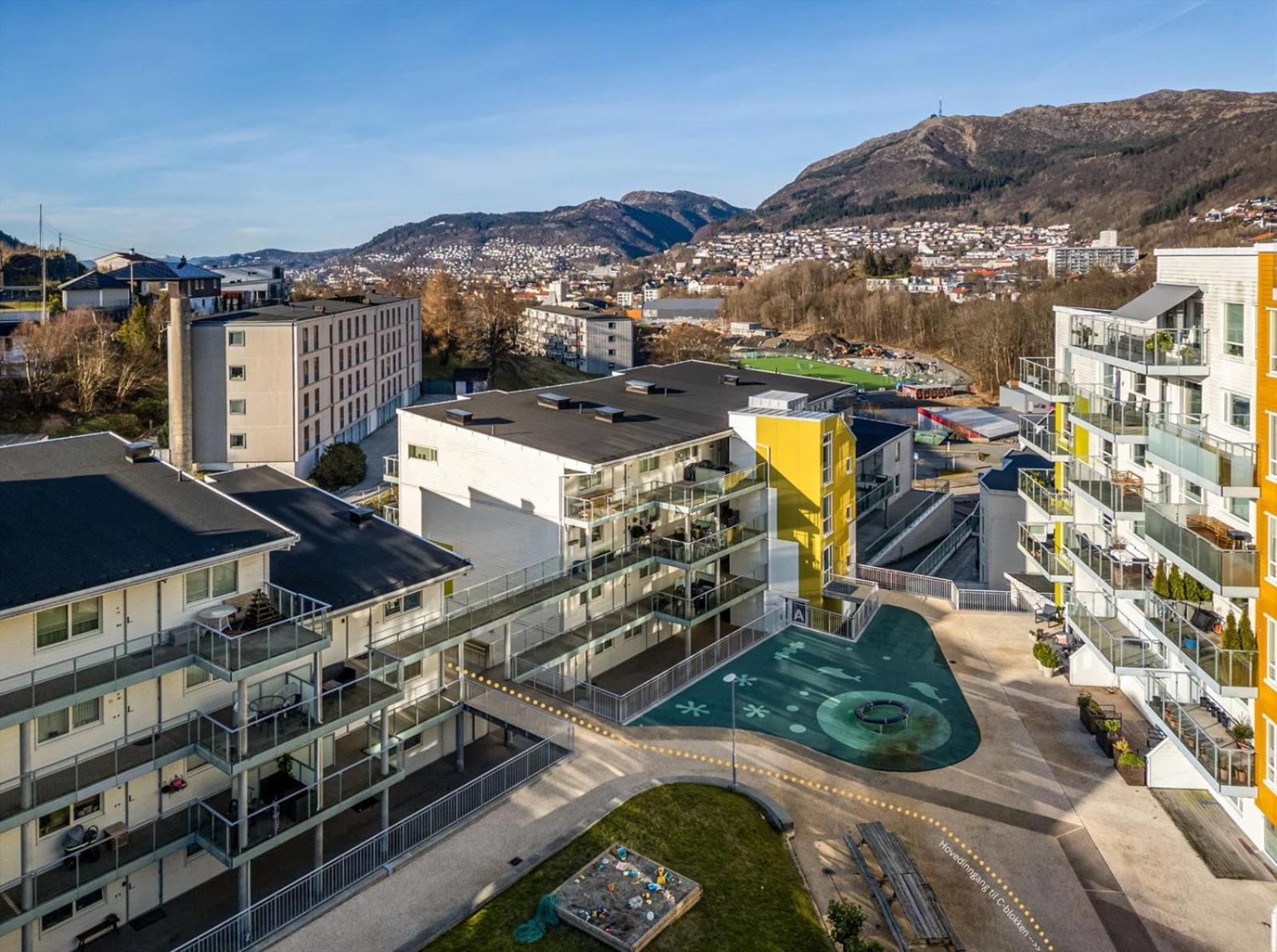 3 Sleeping For 82m2 Which Direct Traffic To Airport And Center Appartement