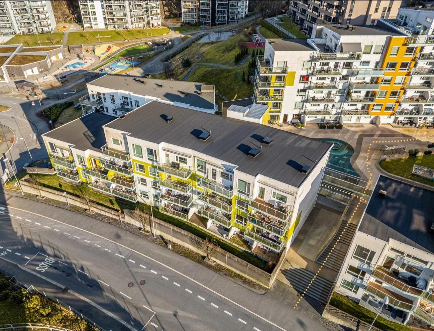 3 Sleeping For 82m2 Which Direct Traffic To Airport And Center Appartement *